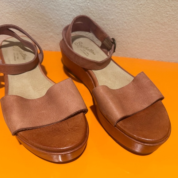 SEYCHELLES Monogram Flatform Brown Pebbled Leather Sandals Size 8.5 - Picture 2 of 12
